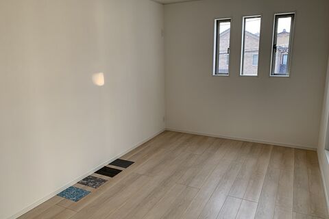 寝室　前